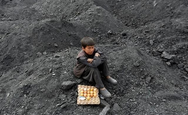 30张罕见的图片:肛门里塞得炸弹,肉欲横流的美军海报