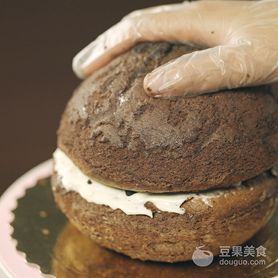 这样的足球不能踢却能吃,世界杯足球蛋糕神还原