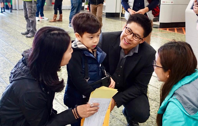 超级富豪给孩子取名字中,能看出两点“避讳”,民间取名却总触底