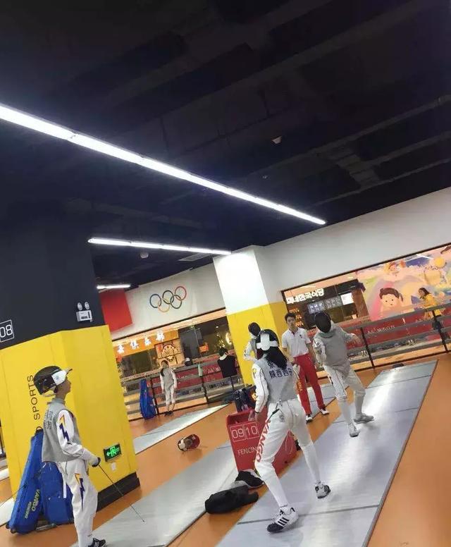 一线测评|梦想孩子能够仗“剑”走天涯 万国体育击剑运动实测