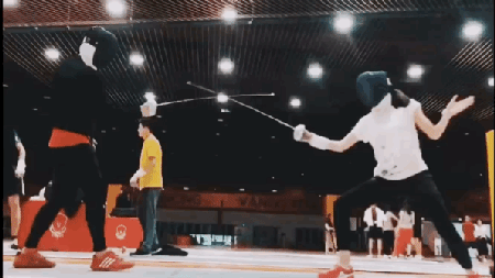 一线测评|梦想孩子能够仗“剑”走天涯 万国体育击剑运动实测