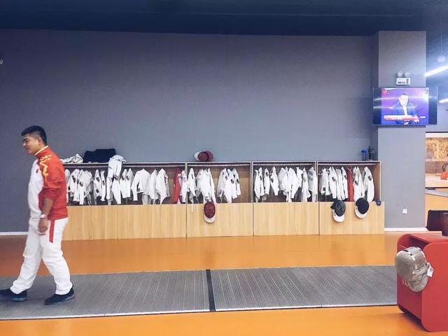 一线测评|梦想孩子能够仗“剑”走天涯 万国体育击剑运动实测