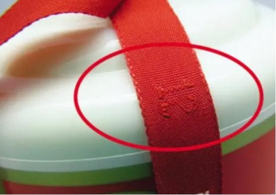 茅台酒瓶上的红飘带有啥作用?行家:内藏玄机!别再不知道闹笑话