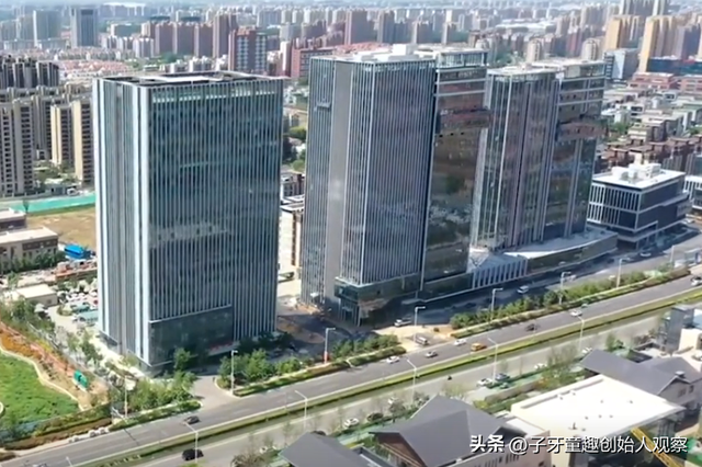 拥有135亿巨额身家,市值千亿房企退市,地产大亨陷债务危机