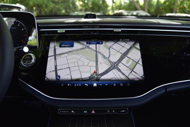 全新梅赛德斯-奔驰长轴距E级车,搭配8295芯片,能否让你买单?