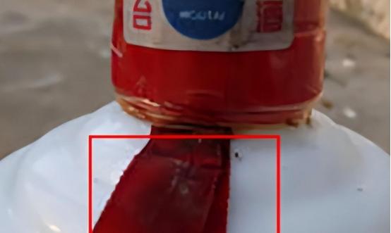 茅台酒瓶上的红飘带有啥作用?行家:内藏玄机!别再不知道闹笑话