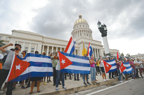 美国塌楼市长三观不正,叫嚣“轰炸古巴”,关键时刻还得看中国
