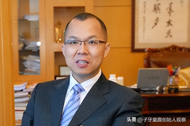 拥有135亿巨额身家,市值千亿房企退市,地产大亨陷债务危机