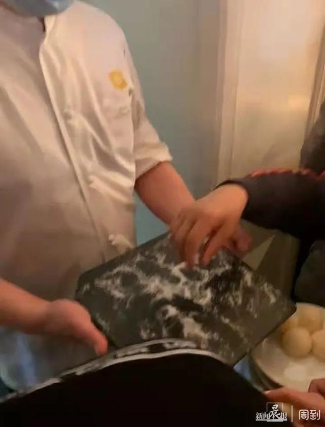 1388元的五星级酒店套餐,吃饭竟要靠“抢”