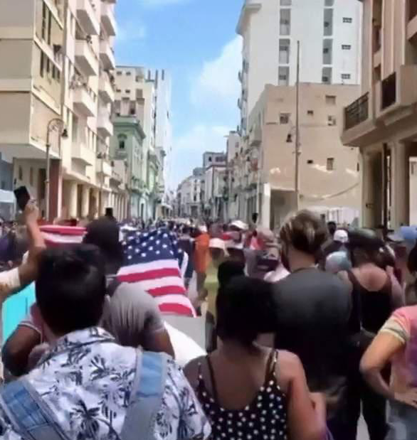 美国塌楼市长三观不正,叫嚣“轰炸古巴”,关键时刻还得看中国