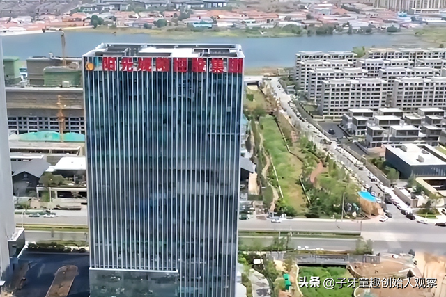 拥有135亿巨额身家,市值千亿房企退市,地产大亨陷债务危机