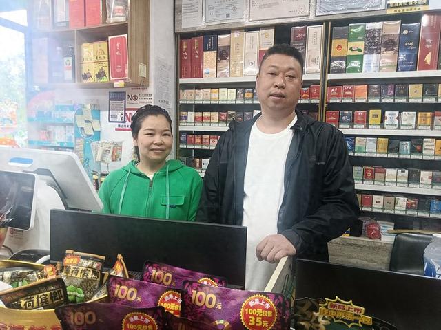 小伙连续3天买酒,陪他聊天的“中国好老板”是什么人?