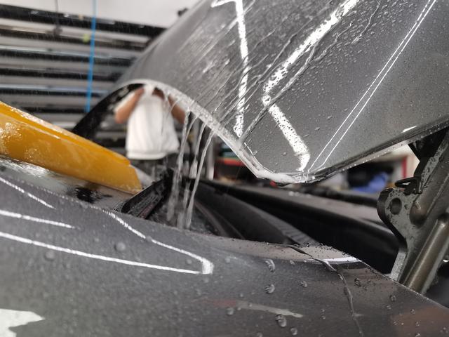 汽车贴膜后为什么要晒太阳?是暴晒还是阴干呢?