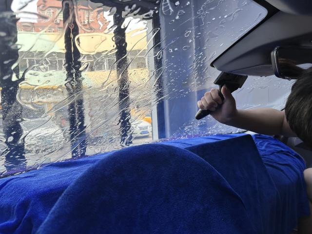 汽车贴膜后为什么要晒太阳?是暴晒还是阴干呢?