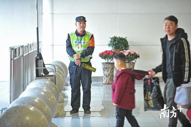 美！春运“多彩制服”已“配齐”，你何时回家找“佩奇”？