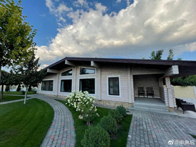 老华人爱思带我逛哈尔科夫，结果到了他家后花园，聊异国开挂逆袭