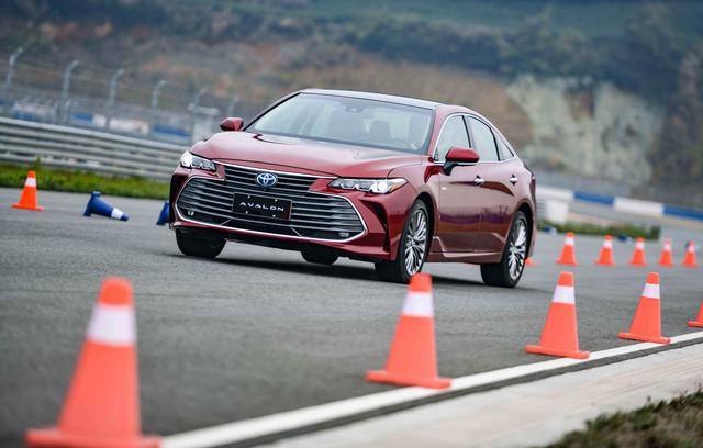 外表很“嚣张”，内心却很丰田！场地试驾一汽丰田亚洲龙