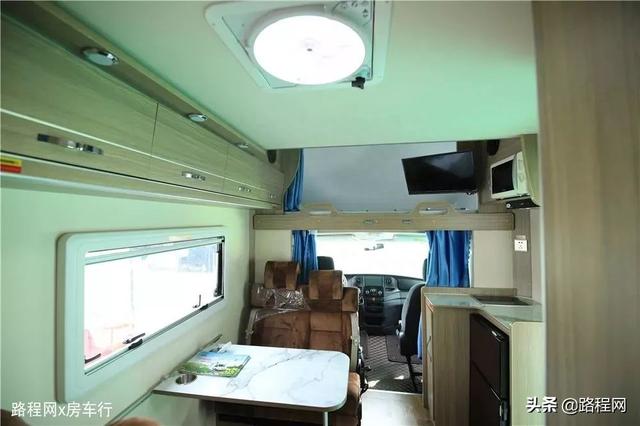 内饰温馨，配置齐全的四款高性价实用型科发房车