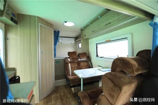 内饰温馨，配置齐全的四款高性价实用型科发房车
