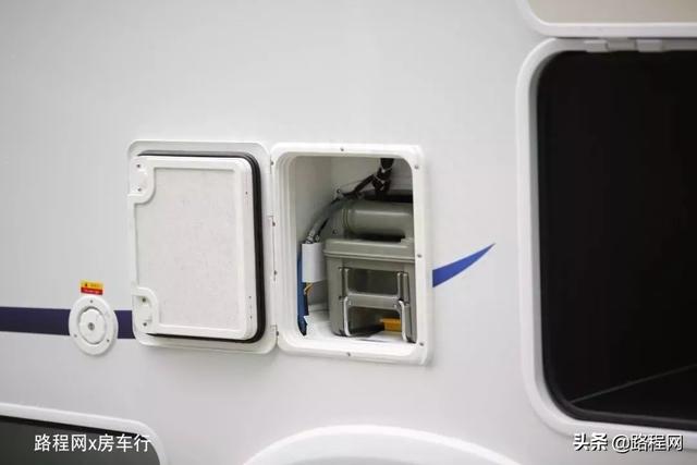 内饰温馨，配置齐全的四款高性价实用型科发房车