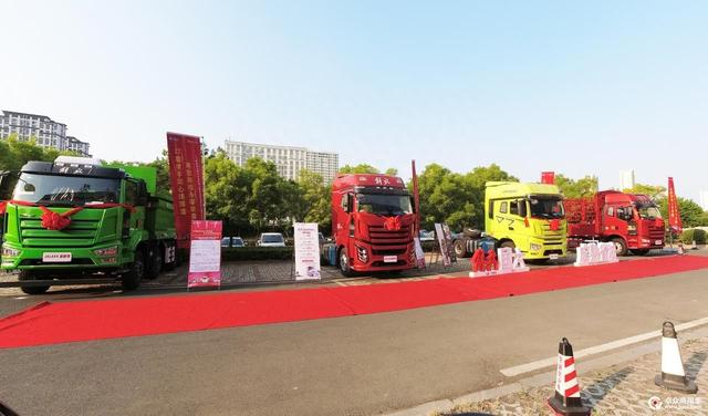 江苏鹰击队亮剑出击！解放全品系推介再获86台订单，惊艳宿迁苏北520店庆