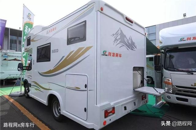内饰温馨，配置齐全的四款高性价实用型科发房车