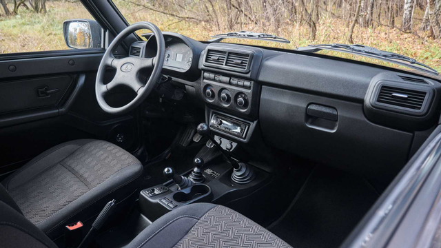 现在还能开到40年前的“新车”？俄系车代表拉达NIVA有多硬核