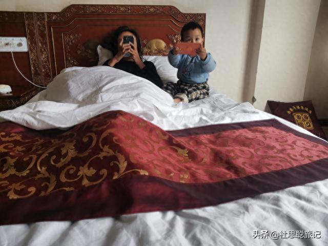 汉EV耗电22爬上红拉山垭口，遇到牛人改装增程式电三轮游全国