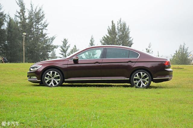 巩固标杆地位 试驾新款一汽-大众迈腾