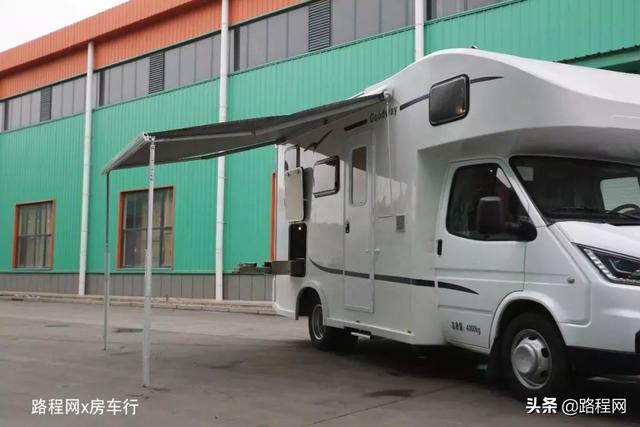 内饰温馨，配置齐全的四款高性价实用型科发房车