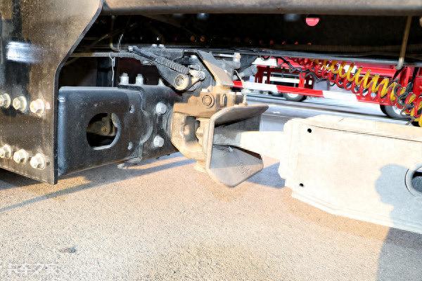 总长20米，还是国六排放，解放J6中置轴货车来了