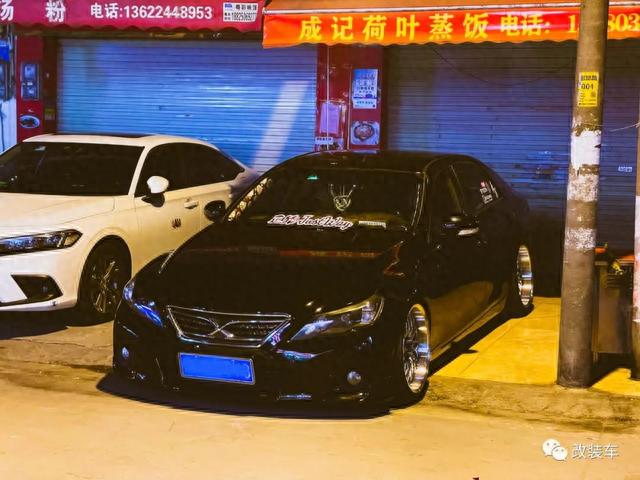 购入丰田锐志来圆少年时的梦，用改装的方式来让车子变得更好看