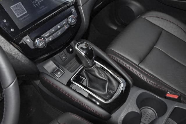 逍客全速段智能导航 紧随同伴不掉队