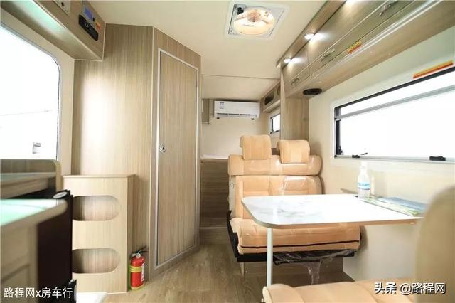 内饰温馨，配置齐全的四款高性价实用型科发房车
