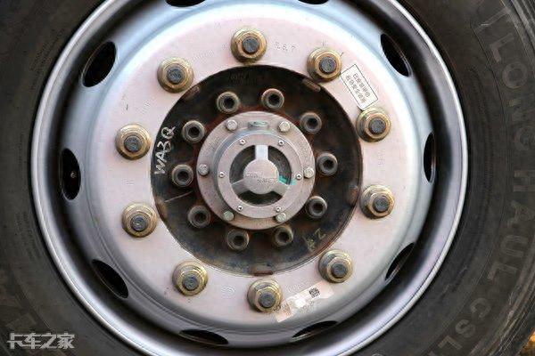 总长20米，还是国六排放，解放J6中置轴货车来了