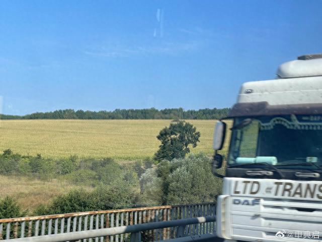 老华人爱思带我逛哈尔科夫，结果到了他家后花园，聊异国开挂逆袭