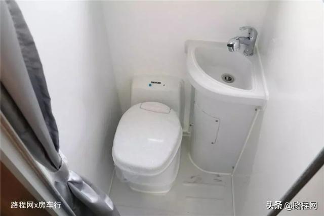 内饰温馨，配置齐全的四款高性价实用型科发房车