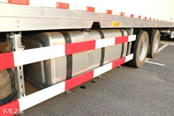 总长20米，还是国六排放，解放J6中置轴货车来了