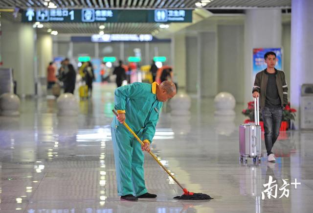 美！春运“多彩制服”已“配齐”，你何时回家找“佩奇”？