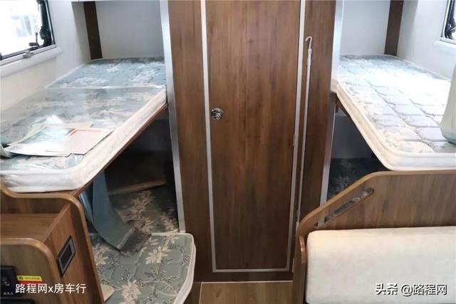 内饰温馨，配置齐全的四款高性价实用型科发房车