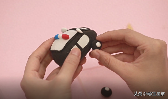 「粘土小汽车」我们做几辆小汽车和迪伦一起去冒险吧