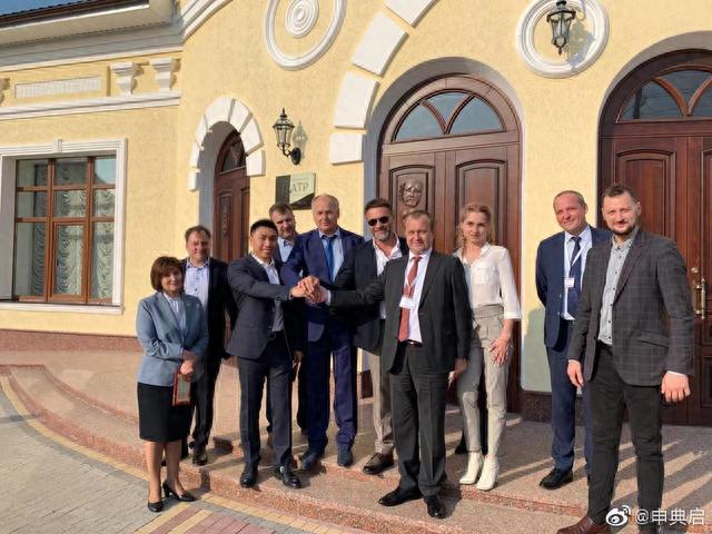 老华人爱思带我逛哈尔科夫，结果到了他家后花园，聊异国开挂逆袭