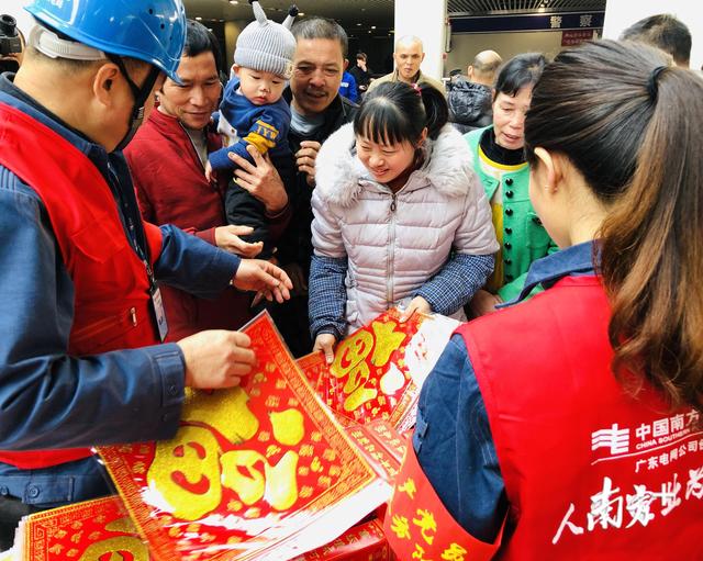 美！春运“多彩制服”已“配齐”，你何时回家找“佩奇”？