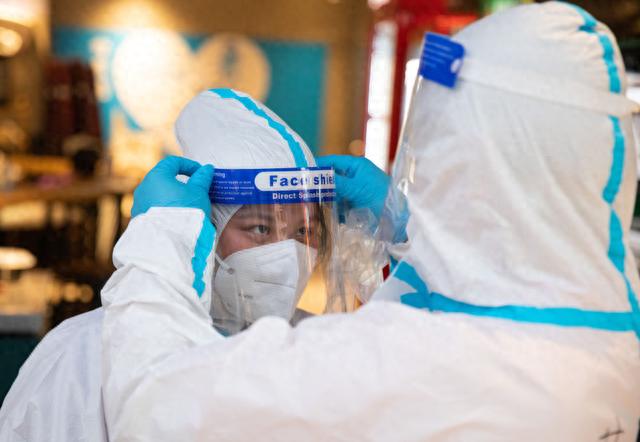 我在现场·照片背后的故事｜浦东封控后第二天，我回到上海……