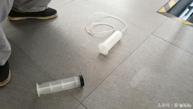 出现不定时异响，众泰T600半轴球笼加油！