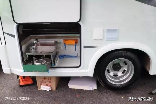 内饰温馨，配置齐全的四款高性价实用型科发房车