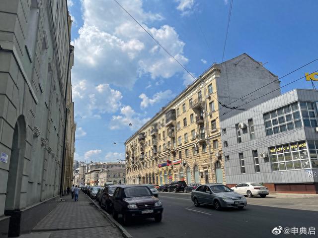 老华人爱思带我逛哈尔科夫，结果到了他家后花园，聊异国开挂逆袭