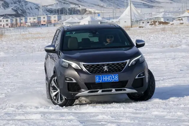 1.8T+8AT，这台前驱SUV也能玩冰上漂移，你敢信？