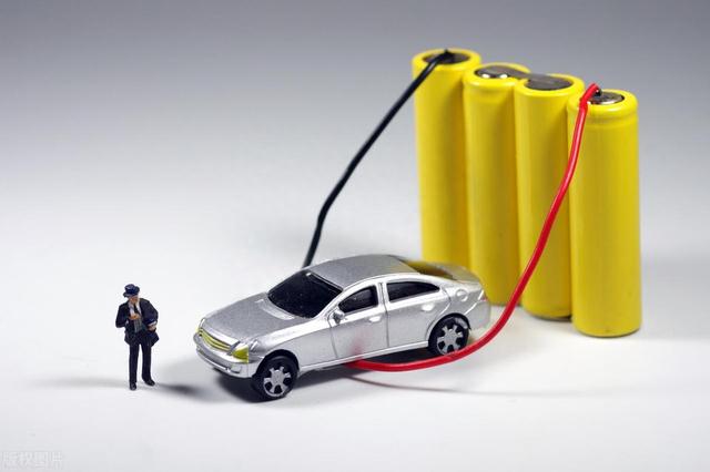 绿牌车过8年质保，看到更换电池的价格后，车主：早知道买油车了