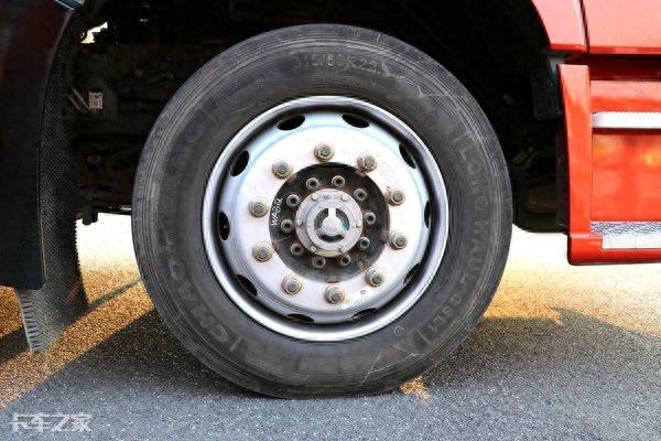 总长20米，还是国六排放，解放J6中置轴货车来了